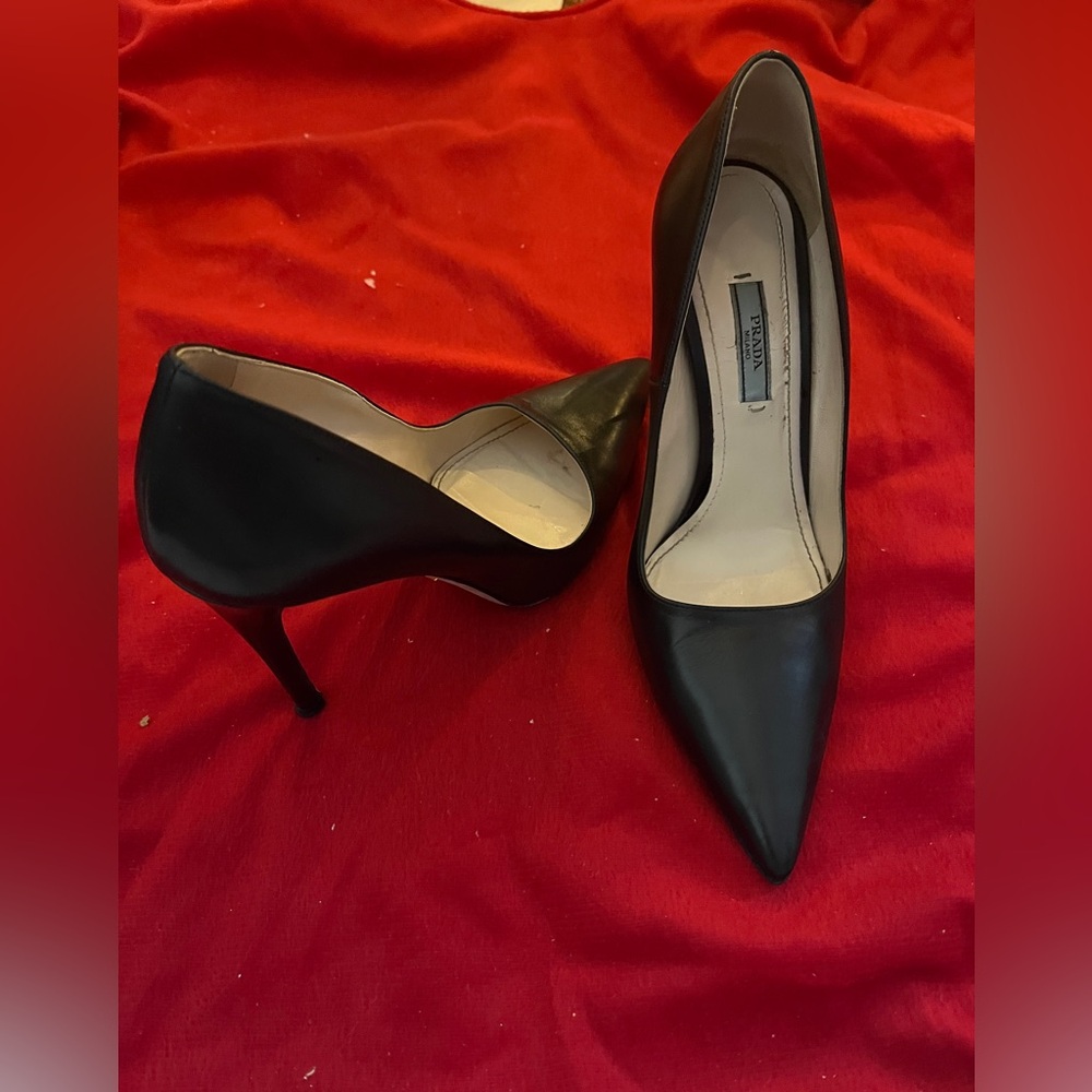 Prada Pointed Toe Leather Stiletto Heels in Black Size 38.5 like new